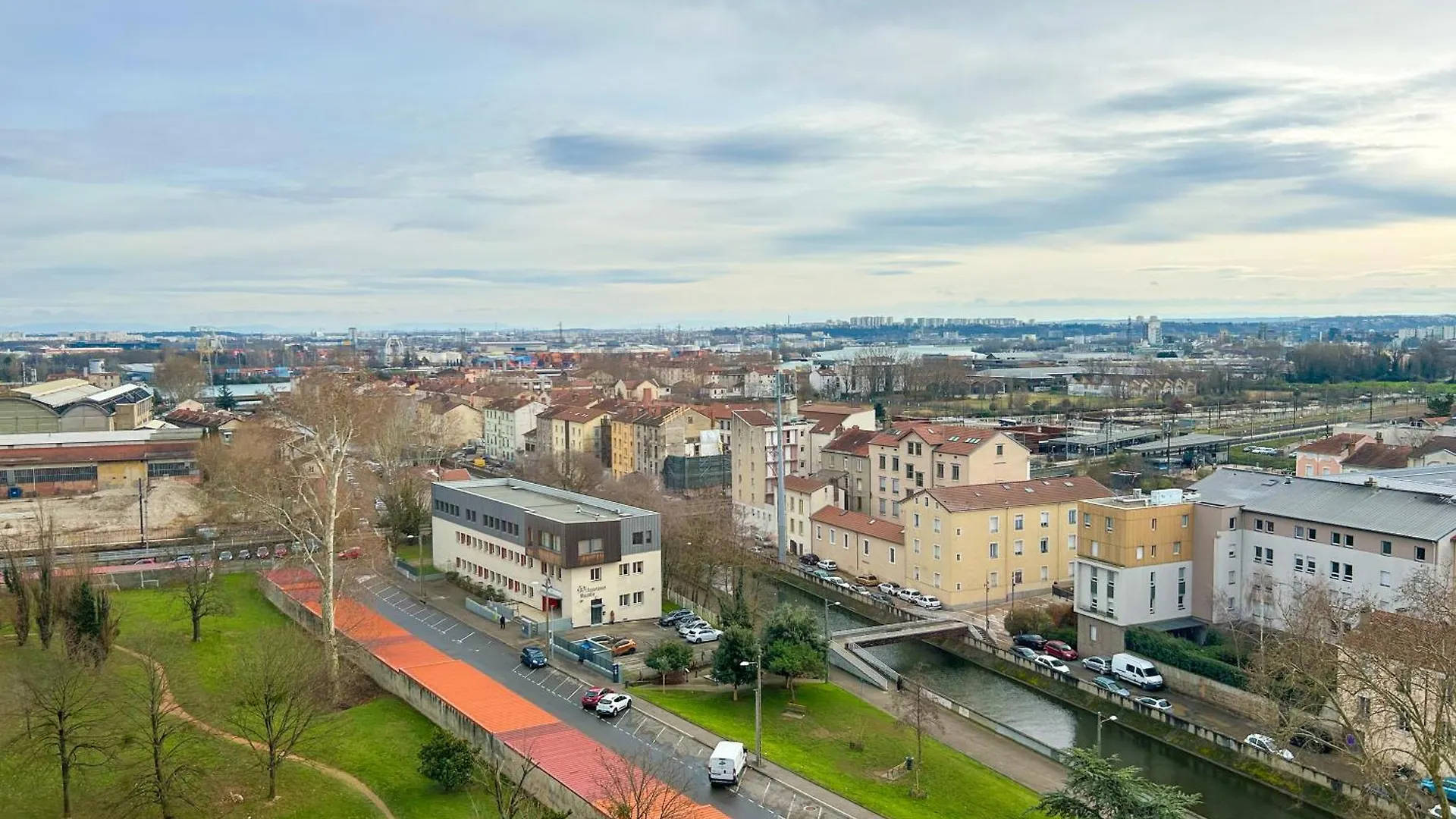 Cozy Flat Balcony Panoramic View 5M Metro B Appartement Oullins 0*,  Frankrijk